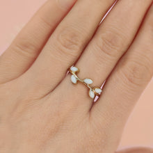 Load image into Gallery viewer, Solid Gold Leaf Shape Breastmilk Band Breastmilk Ring