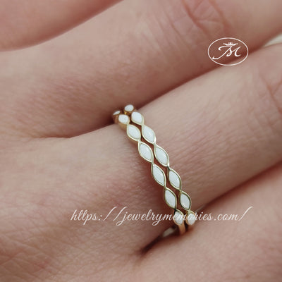 Gold Scallop Stacking Breastmilk Ring